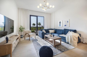 Family Escape, Beautiful 1 Bedroom at La Mer Beach